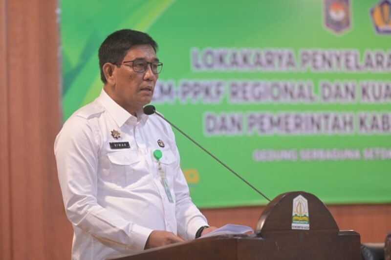 Plt.  Sekretaris Daerah Aceh, Drs. Muhammad Diwarsyah, M.Si membuka Lokakarya Penyelarasan Kebijakan Fiskal Kerangka Ekonomi Makro dan Pokok-Pokok Kebijakan Fiskal (KEM-PPKF) Regional dan KUA-PPAS Bagi Pemerintah Aceh Dan Pemerintah Kabupaten/Kota Se-Aceh, yang digelar di Gedung Serbaguna Setda Aceh, Rabu, 30 Oktober 2024.